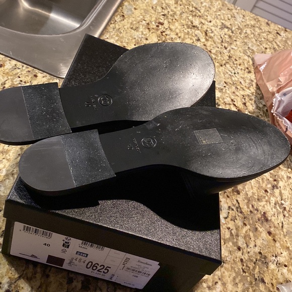 Brand new only worn once bought from store comes with receipt and box classic - Picture 4 of 6